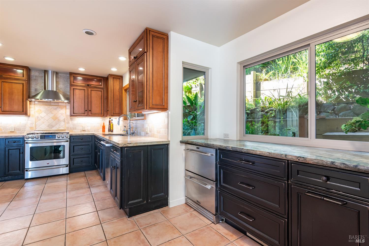 Detail Gallery Image 4 of 25 For 50 Palomino Cir, Novato,  CA 94947 - 3 Beds | 2/1 Baths