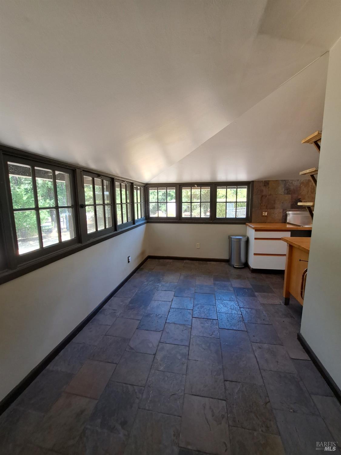 Detail Gallery Image 16 of 41 For 1705 Wooden Valley Rd, Napa,  CA 94558 - 1 Beds | 1 Baths