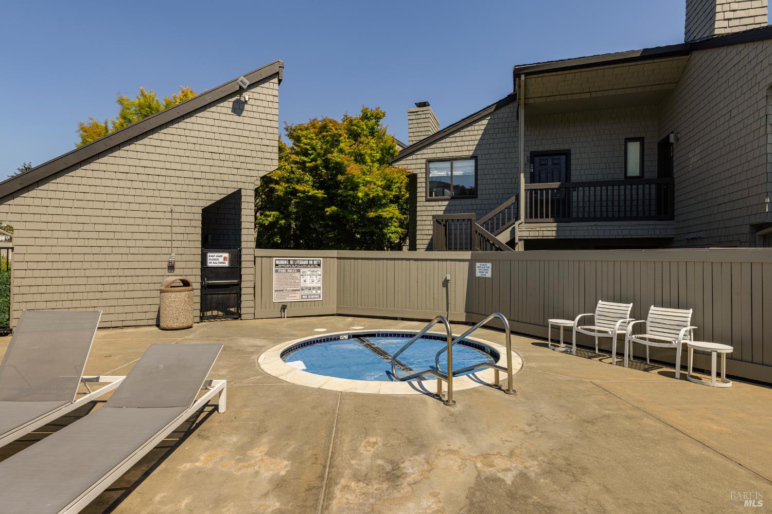 Detail Gallery Image 27 of 34 For 62 Cypress Pl, Sausalito,  CA 94965 - 2 Beds | 2 Baths