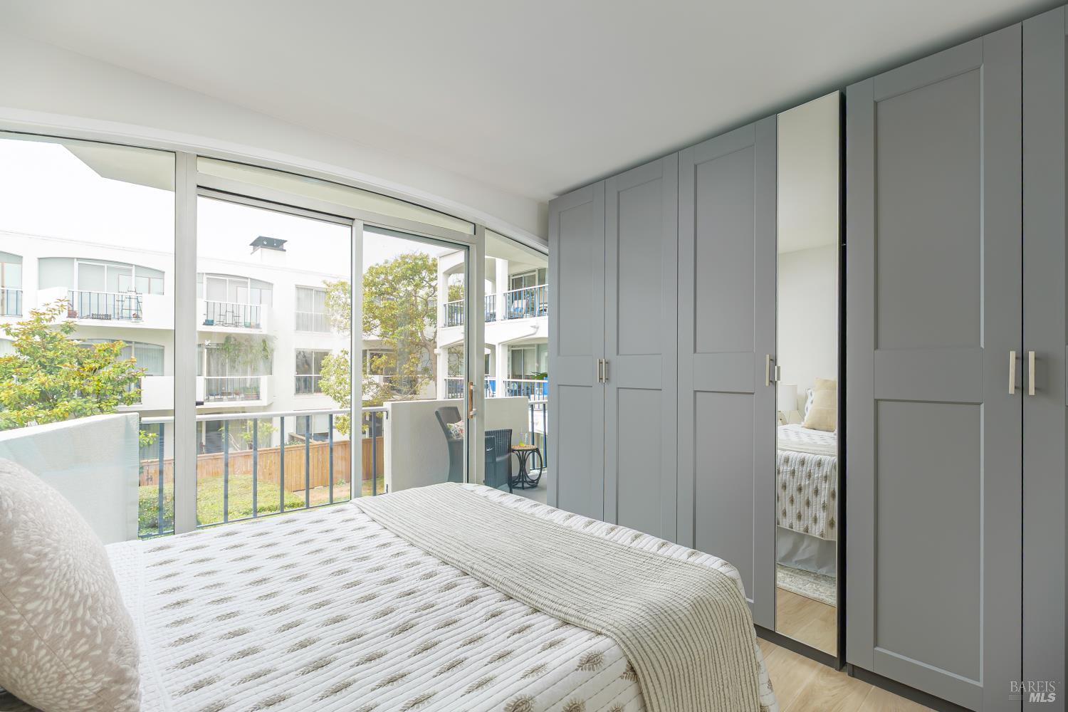 Detail Gallery Image 14 of 29 For 4221 Shelter Bay Ave, Mill Valley,  CA 94941 - 2 Beds | 2 Baths