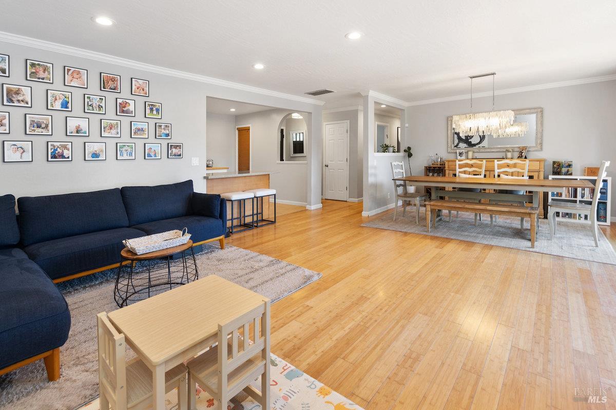 Detail Gallery Image 7 of 32 For 10 Margory Ct, Novato,  CA 94947 - 3 Beds | 2 Baths