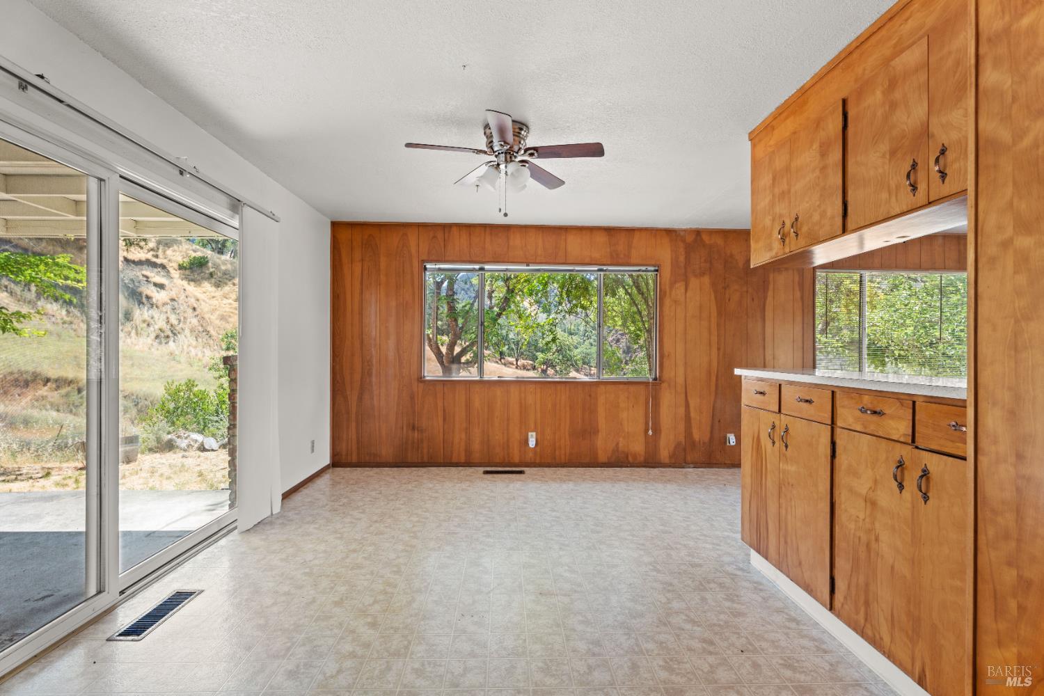 Detail Gallery Image 11 of 32 For 18201 S Highway 101 Unkn, Hopland,  CA 95449 - 3 Beds | 2/1 Baths