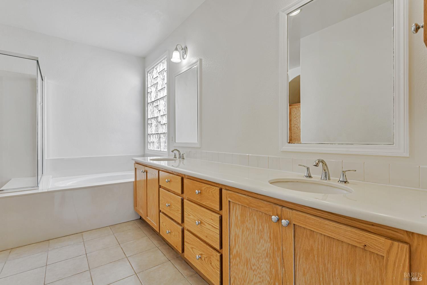 Detail Gallery Image 13 of 26 For 5124 Carisbrooke Ln, Vallejo,  CA 94591 - 3 Beds | 3 Baths