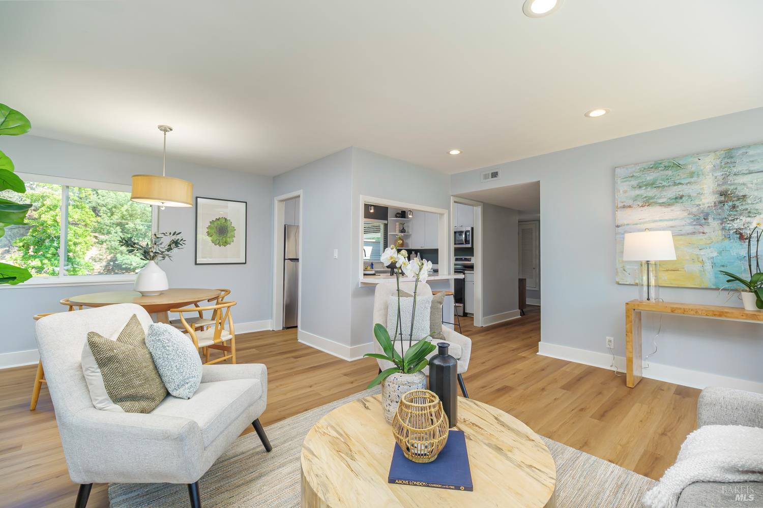 Detail Gallery Image 4 of 38 For 22 Redwood Ave, Corte Madera,  CA 94925 - 3 Beds | 2 Baths