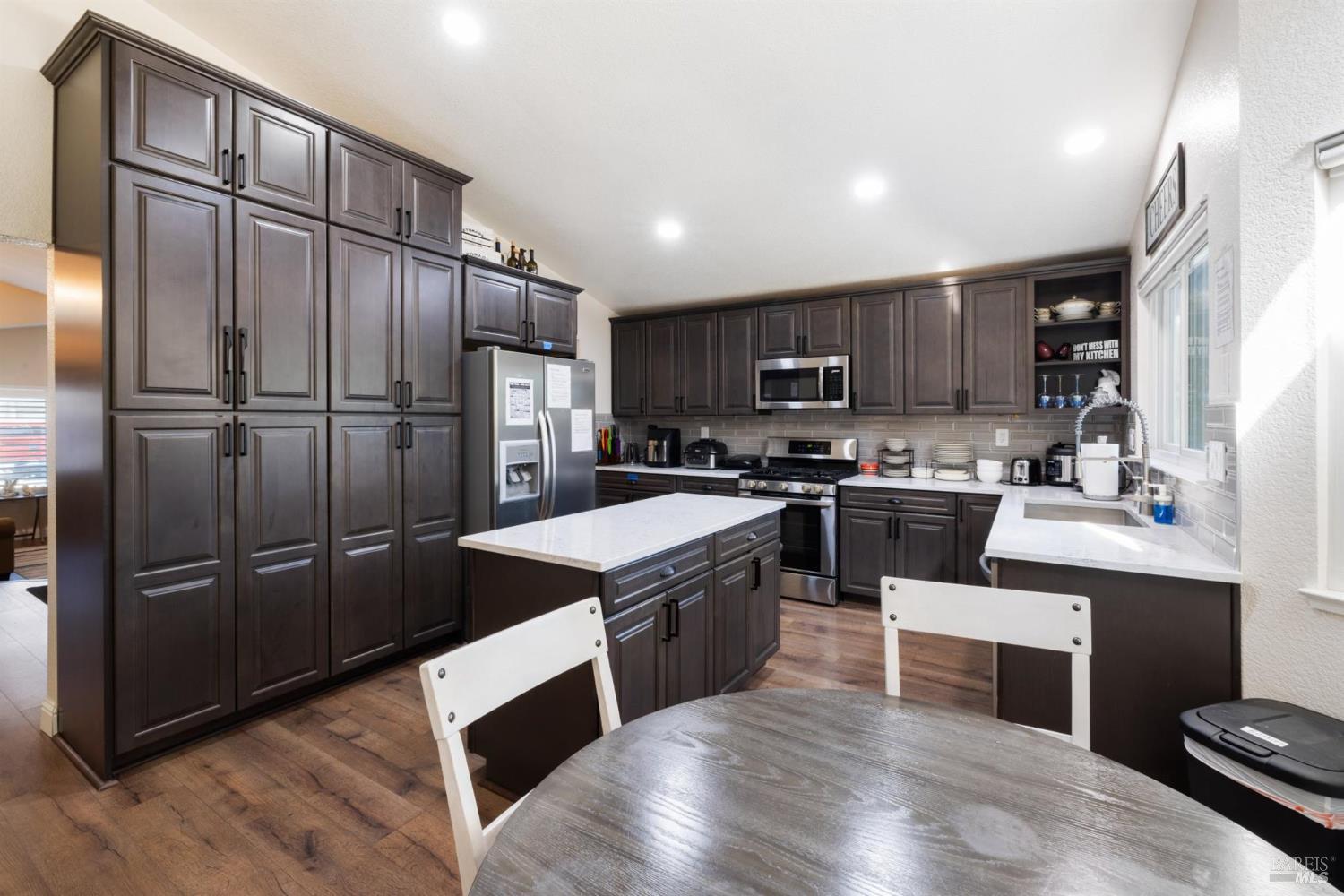 Detail Gallery Image 20 of 60 For 654 Rutgers St, Vacaville,  CA 95687 - 5 Beds | 3 Baths