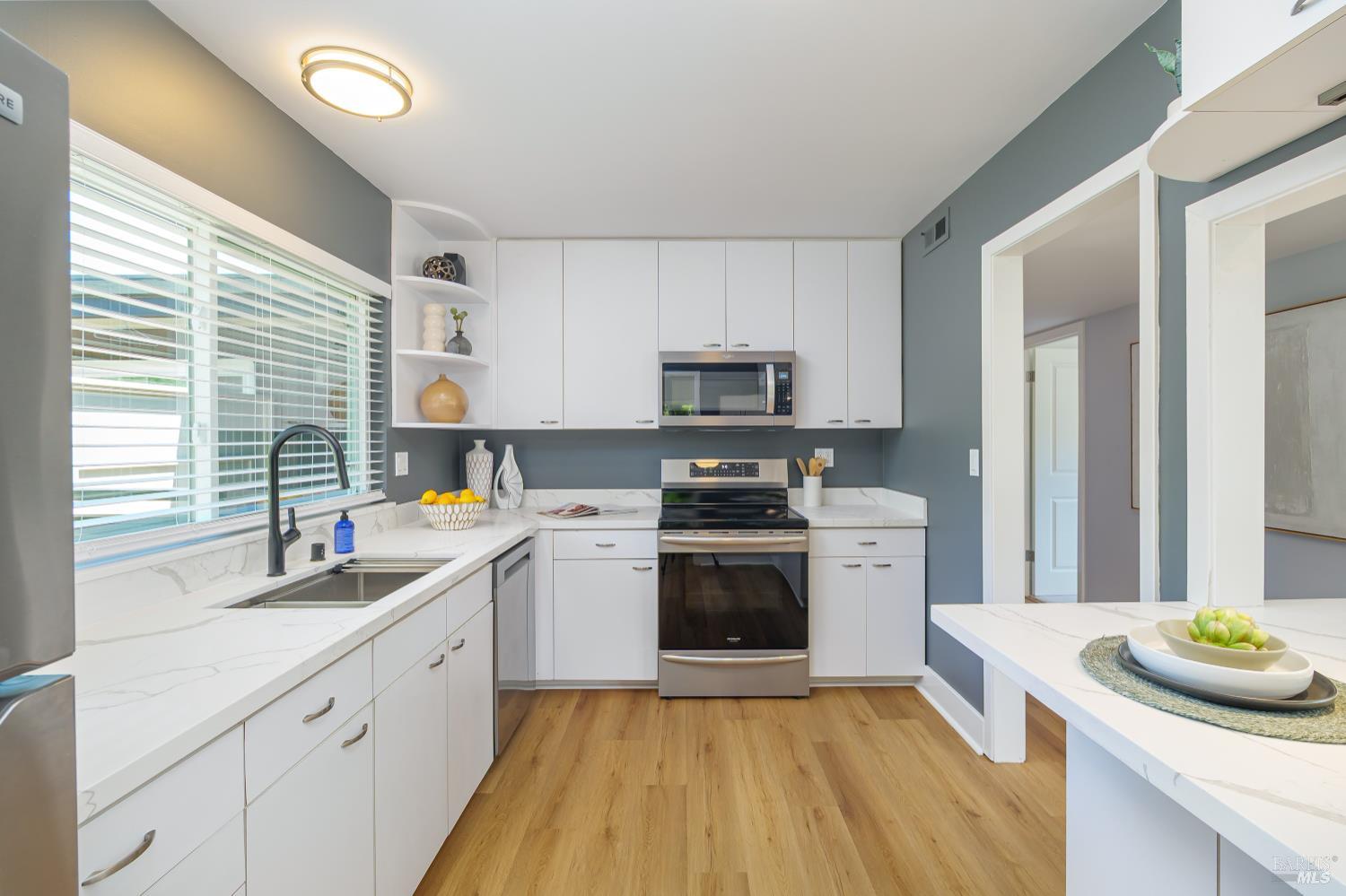 Detail Gallery Image 7 of 38 For 22 Redwood Ave, Corte Madera,  CA 94925 - 3 Beds | 2 Baths