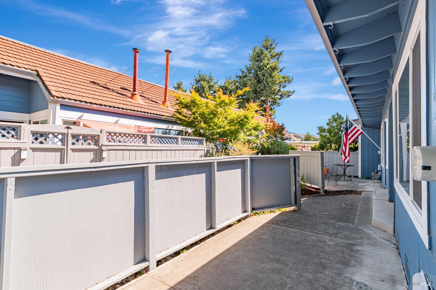 Detail Gallery Image 4 of 30 For 5016 Country Club Dr, Rohnert Park,  CA 94928 - 2 Beds | 1/1 Baths