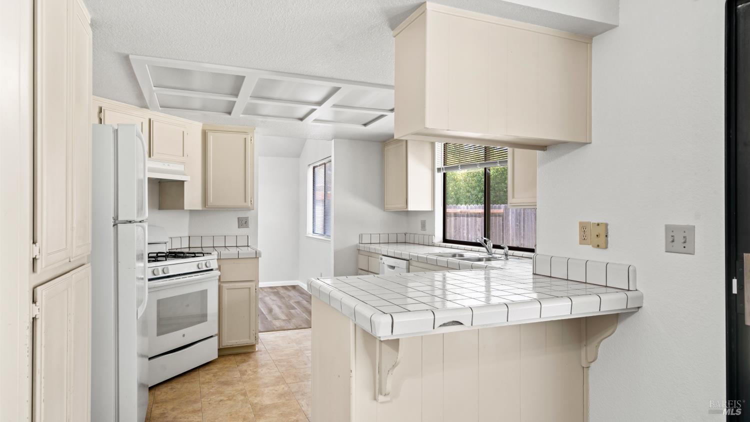 Detail Gallery Image 13 of 39 For 231 Park Ln, Vacaville,  CA 95687 - 3 Beds | 2/1 Baths