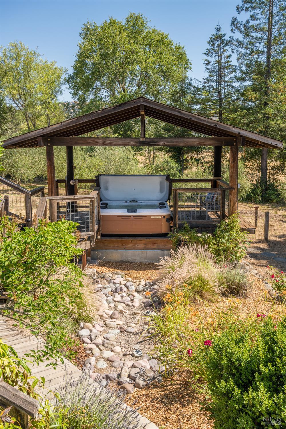 Detail Gallery Image 35 of 64 For 14856 Chalk Hill Rd, Healdsburg,  CA 95448 - 3 Beds | 2/1 Baths