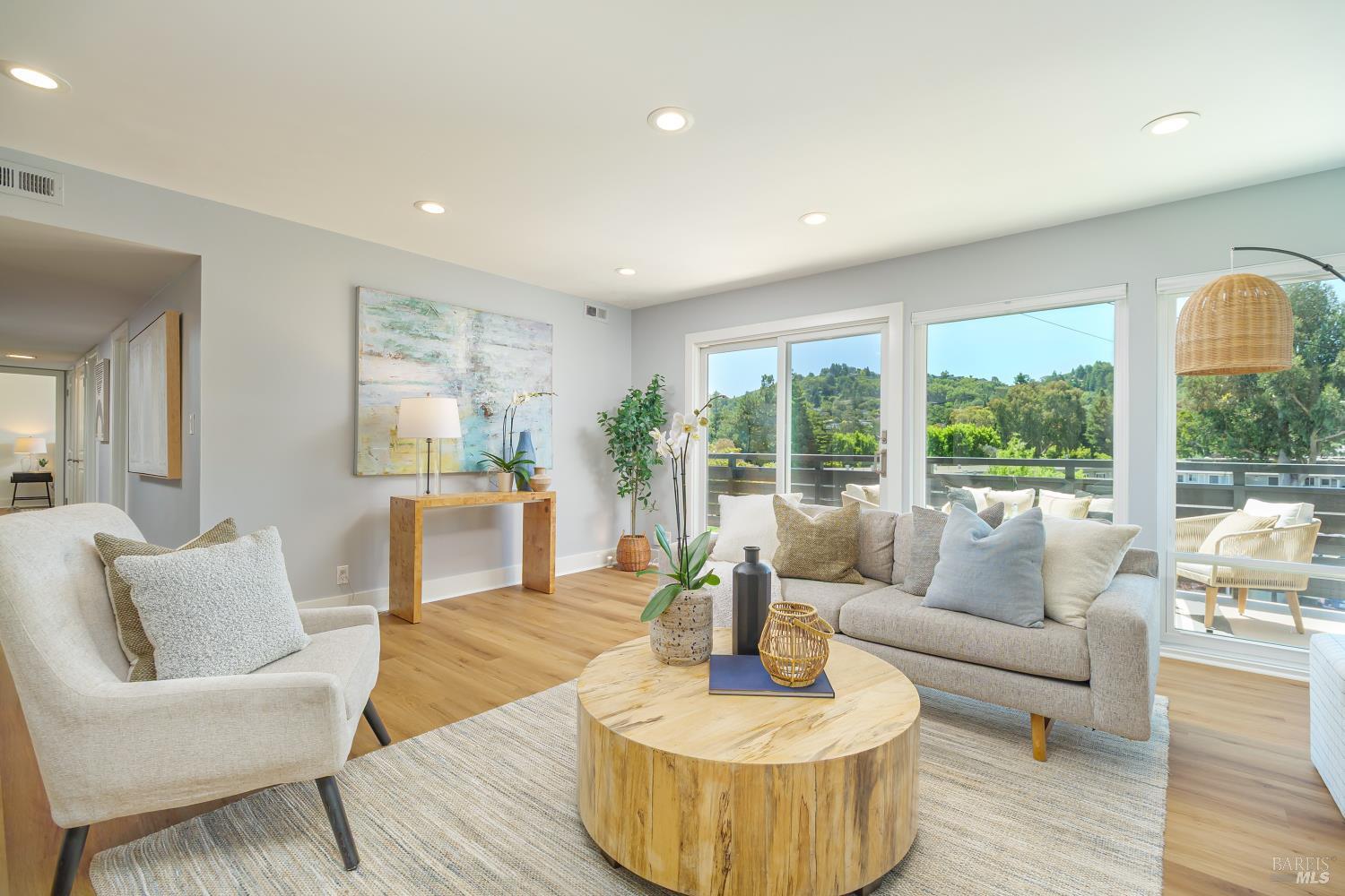Detail Gallery Image 2 of 38 For 22 Redwood Ave, Corte Madera,  CA 94925 - 3 Beds | 2 Baths
