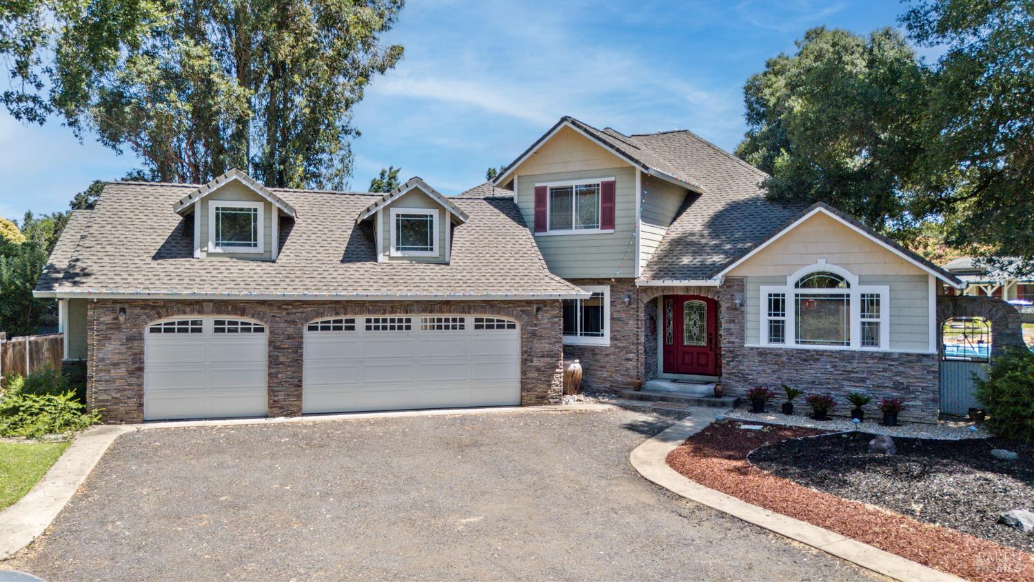Detail Gallery Image 1 of 35 For 8621 Uva Dr, Redwood Valley,  CA 95470 - 3 Beds | 3 Baths