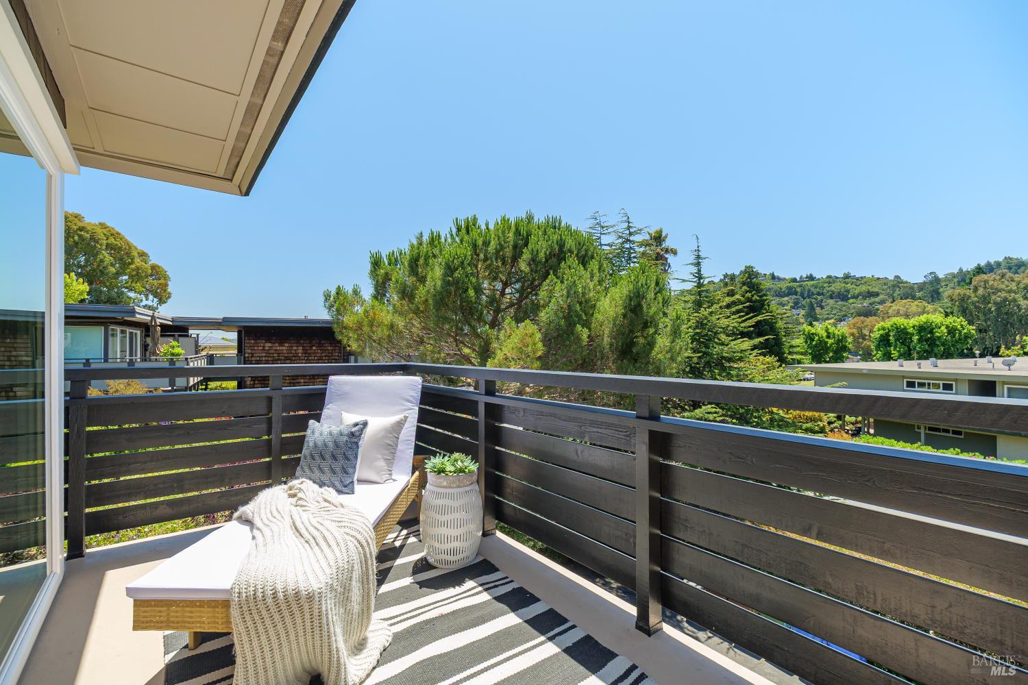 Detail Gallery Image 21 of 38 For 22 Redwood Ave, Corte Madera,  CA 94925 - 3 Beds | 2 Baths
