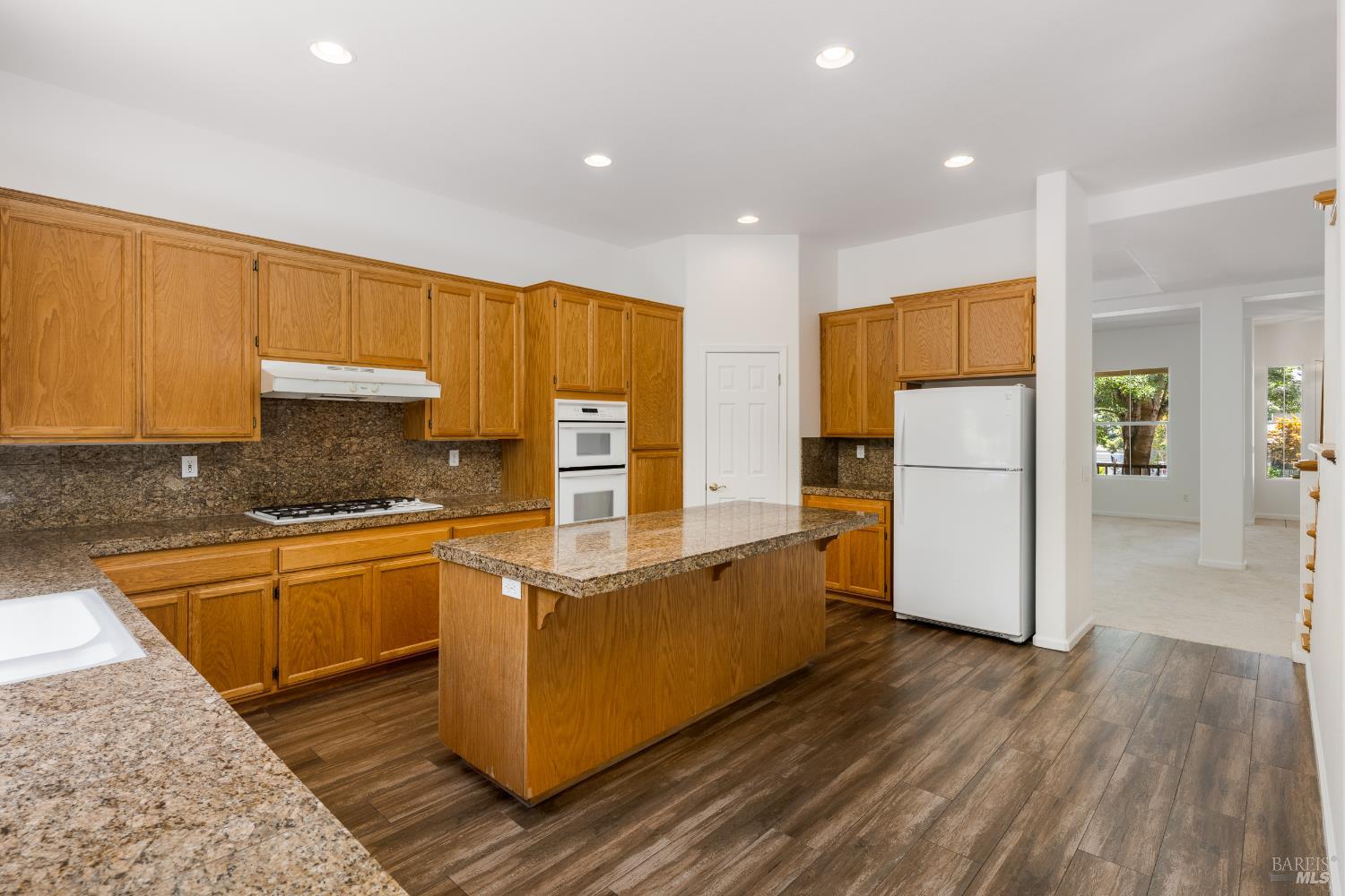 Detail Gallery Image 6 of 36 For 5795 Desoto Dr, Santa Rosa,  CA 95409 - 4 Beds | 3 Baths