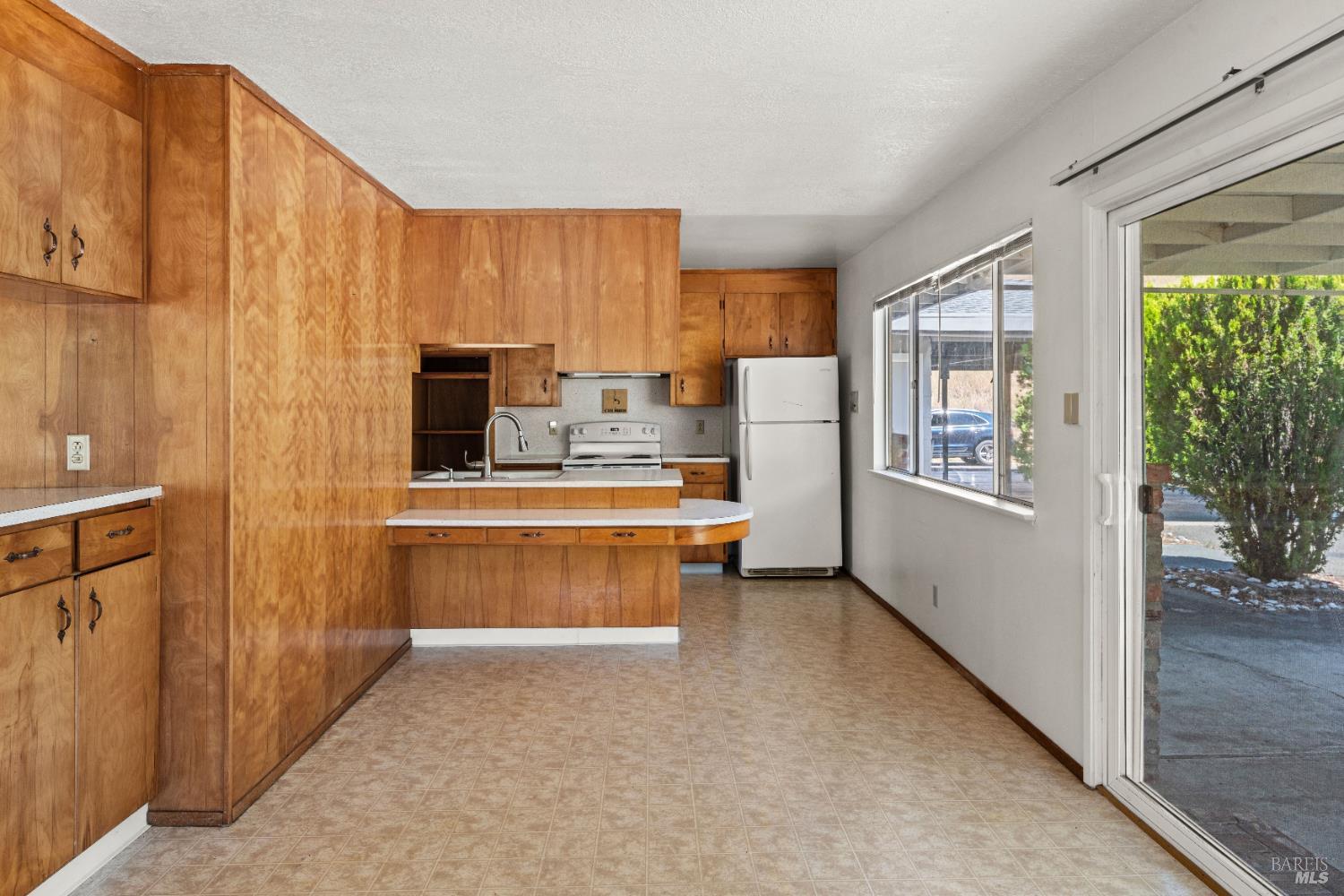 Detail Gallery Image 8 of 32 For 18201 S Highway 101 Unkn, Hopland,  CA 95449 - 3 Beds | 2/1 Baths