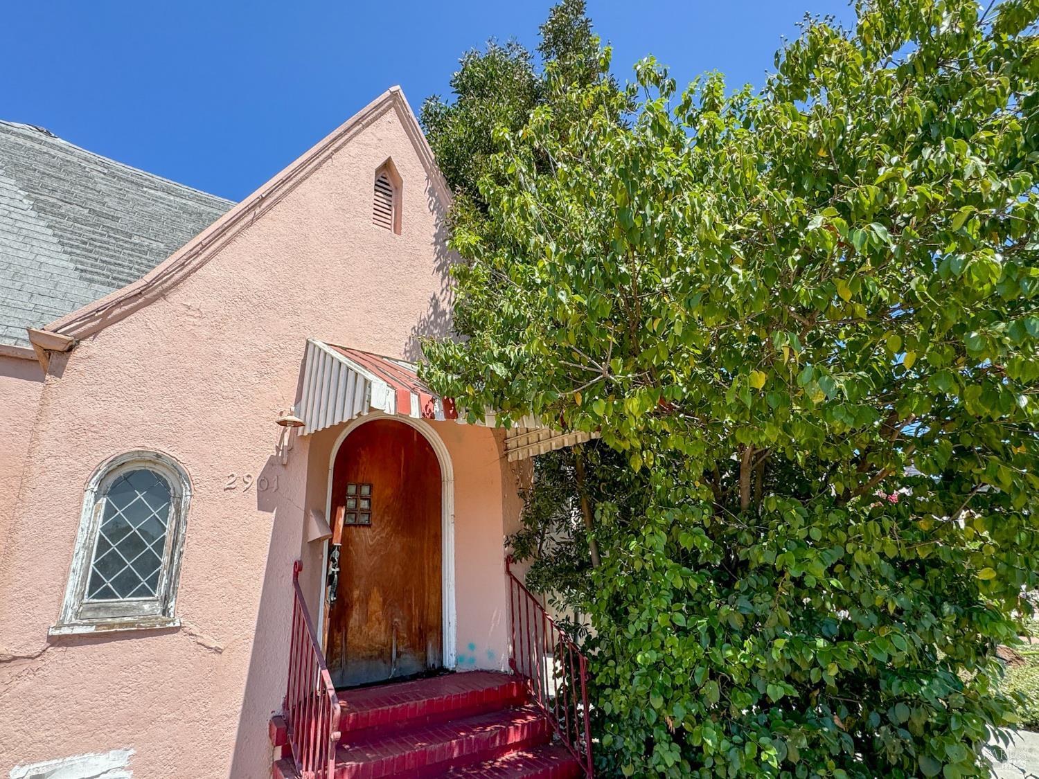 Detail Gallery Image 6 of 31 For 2901 Seminary Ave, Oakland,  CA 94605 - 4 Beds | 1/1 Baths