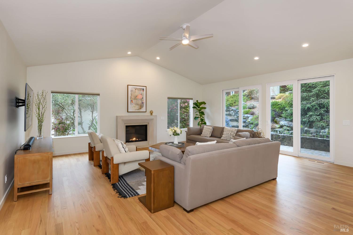 Detail Gallery Image 7 of 58 For 2300 Mill Creek Ln, Healdsburg,  CA 95448 - 3 Beds | 3 Baths
