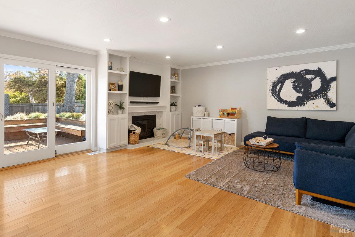 Detail Gallery Image 5 of 32 For 10 Margory Ct, Novato,  CA 94947 - 3 Beds | 2 Baths