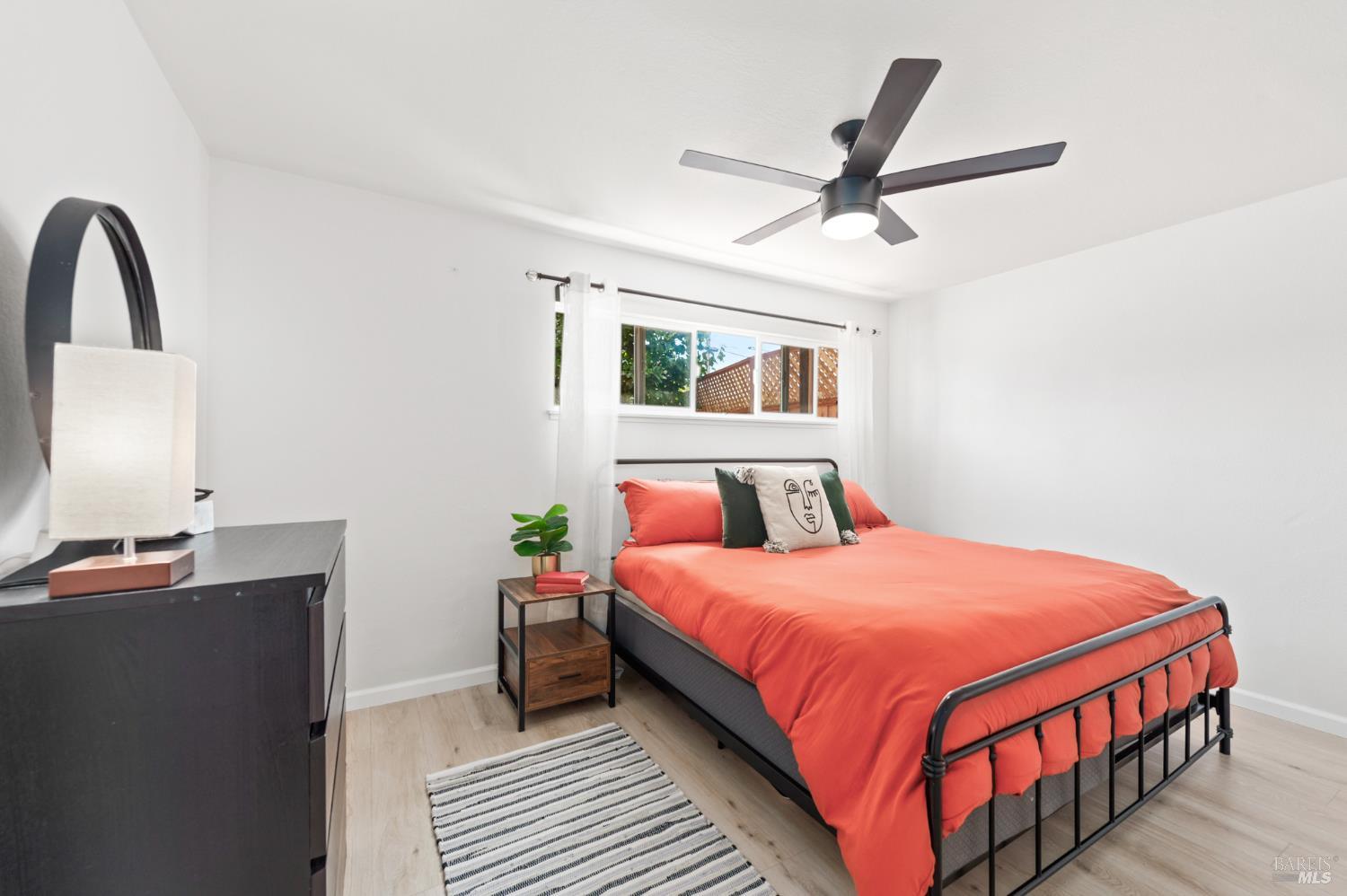 Detail Gallery Image 13 of 26 For 1162 San Domingo Dr, Santa Rosa,  CA 95404 - 3 Beds | 1 Baths