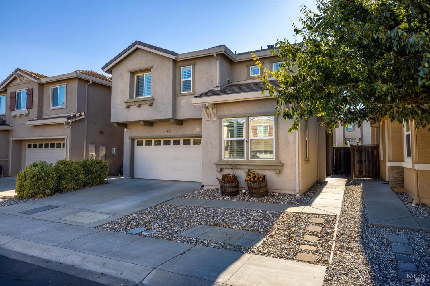 Detail Gallery Image 2 of 63 For 5294 Gramercy Cir, Fairfield,  CA 94533 - 5 Beds | 3/1 Baths