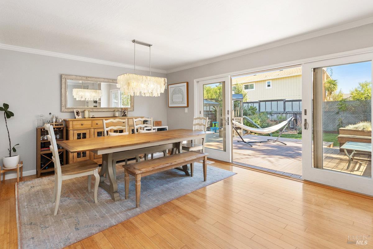 Detail Gallery Image 4 of 32 For 10 Margory Ct, Novato,  CA 94947 - 3 Beds | 2 Baths