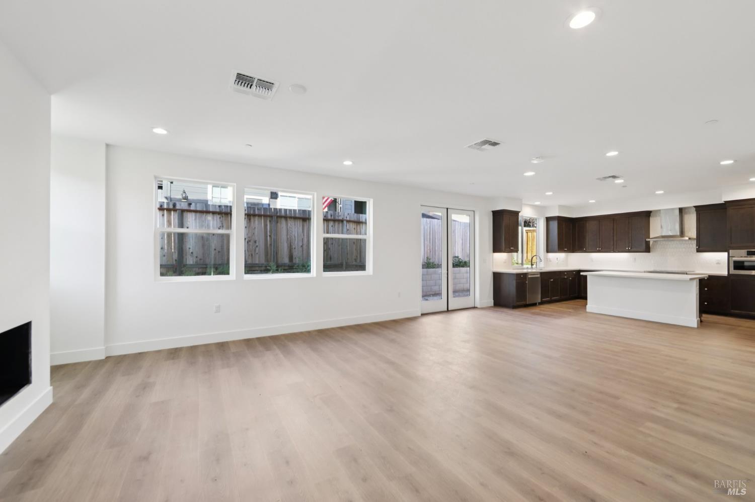 Detail Gallery Image 6 of 40 For 1576 Claritin St, Santa Rosa,  CA 95403 - 4 Beds | 4 Baths