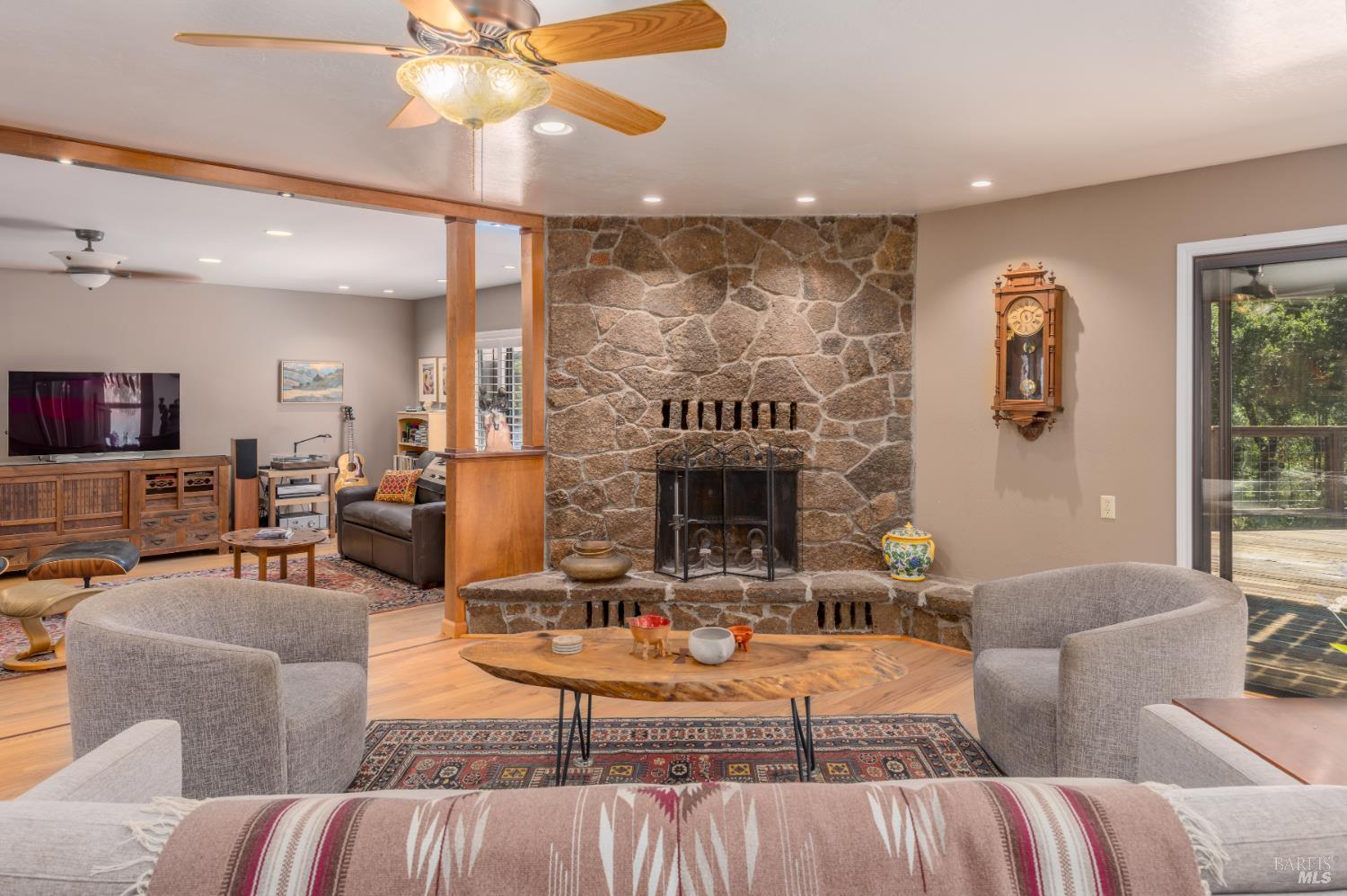 Detail Gallery Image 17 of 64 For 14856 Chalk Hill Rd, Healdsburg,  CA 95448 - 3 Beds | 2/1 Baths