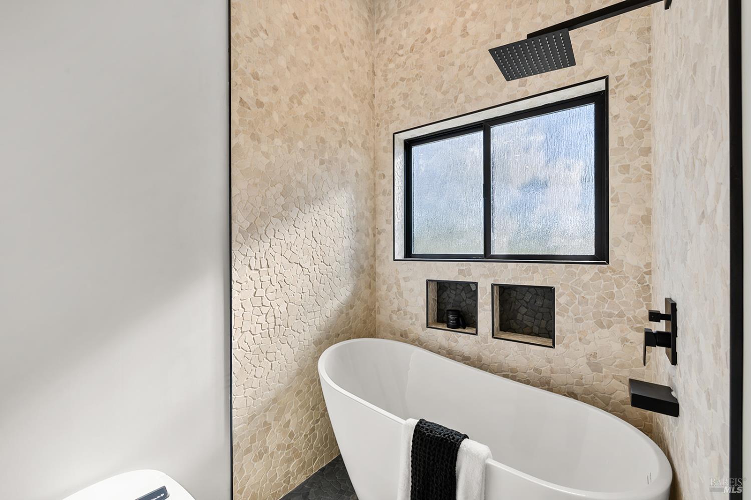 Detail Gallery Image 38 of 93 For 5044 Linda Ln, Santa Rosa,  CA 95404 - 3 Beds | 3/1 Baths