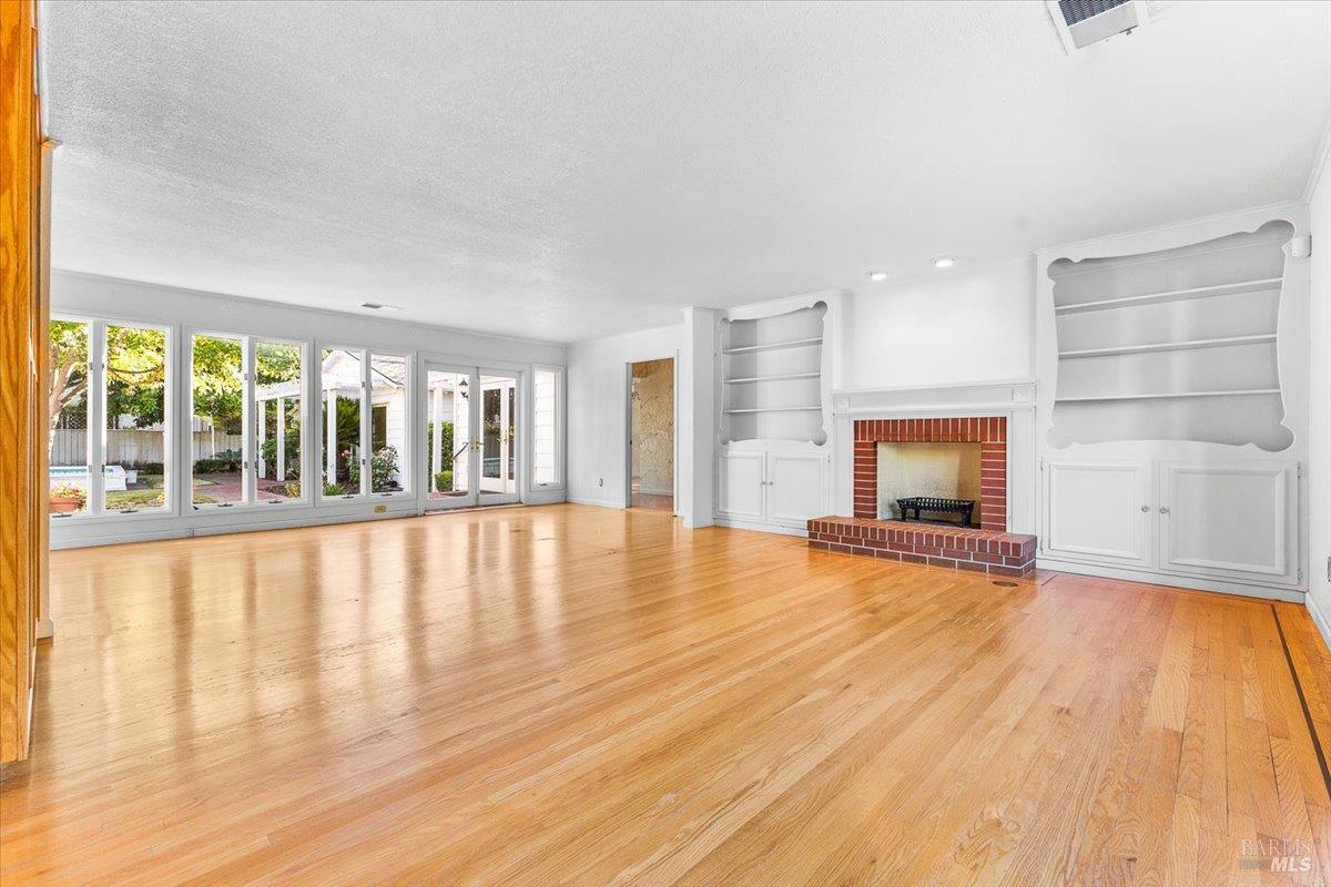 Detail Gallery Image 8 of 55 For 1819 Cedar St, Calistoga,  CA 94515 - 3 Beds | 2/1 Baths