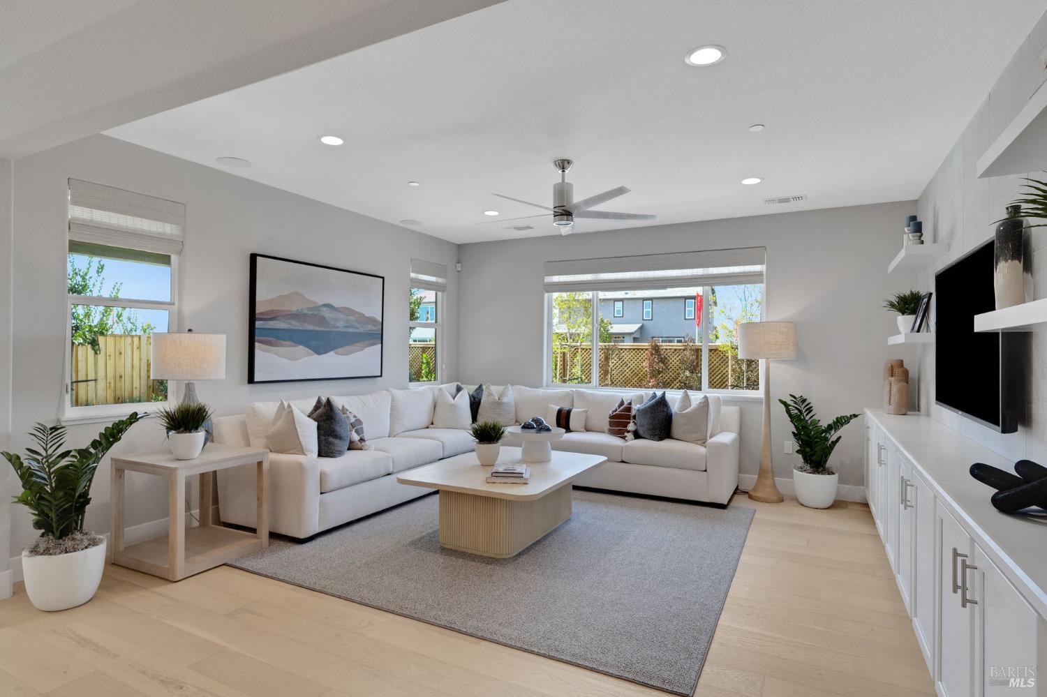 Detail Gallery Image 4 of 47 For 732 Temescal St, Oakley,  CA 94561 - 4 Beds | 3/1 Baths