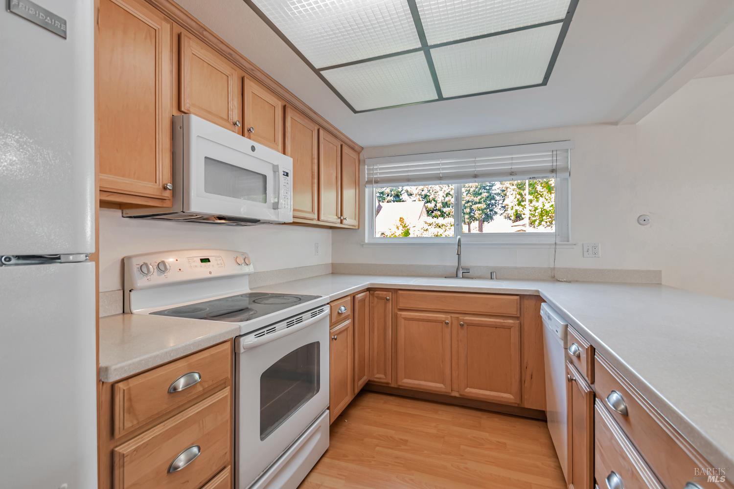 Detail Gallery Image 13 of 30 For 5016 Country Club Dr, Rohnert Park,  CA 94928 - 2 Beds | 1/1 Baths