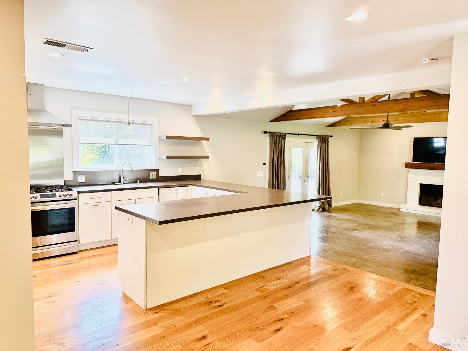Detail Gallery Image 3 of 13 For 6911 Yount St, Yountville,  CA 94599 - 2 Beds | 1/1 Baths