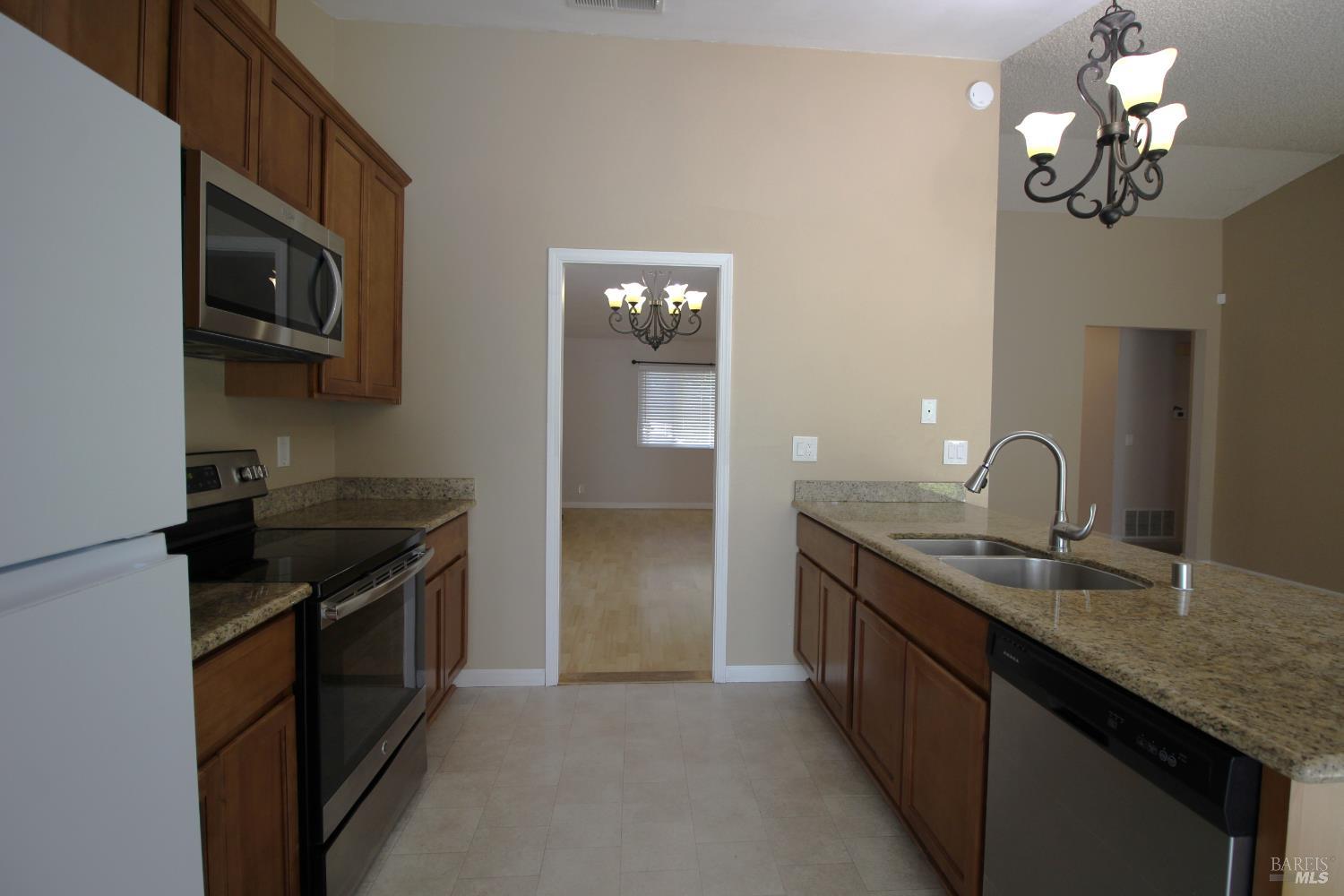 Detail Gallery Image 9 of 24 For 619 Barnacle Way, Suisun City,  CA 94585 - 3 Beds | 2 Baths