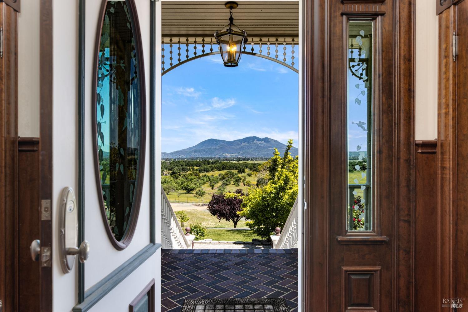 Detail Gallery Image 10 of 87 For 5605 George Rd, Lakeport,  CA 95453 - 4 Beds | 5/3 Baths