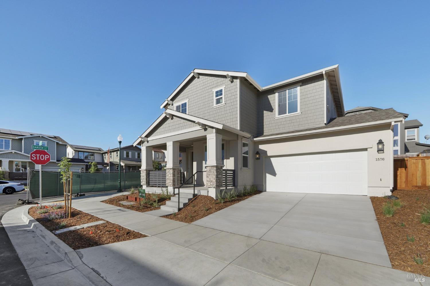 Detail Gallery Image 3 of 40 For 1576 Claritin St, Santa Rosa,  CA 95403 - 4 Beds | 4 Baths