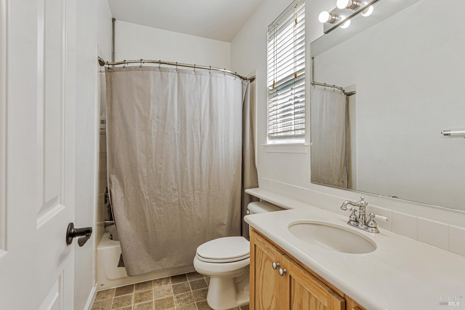 Detail Gallery Image 10 of 26 For 5124 Carisbrooke Ln, Vallejo,  CA 94591 - 3 Beds | 3 Baths