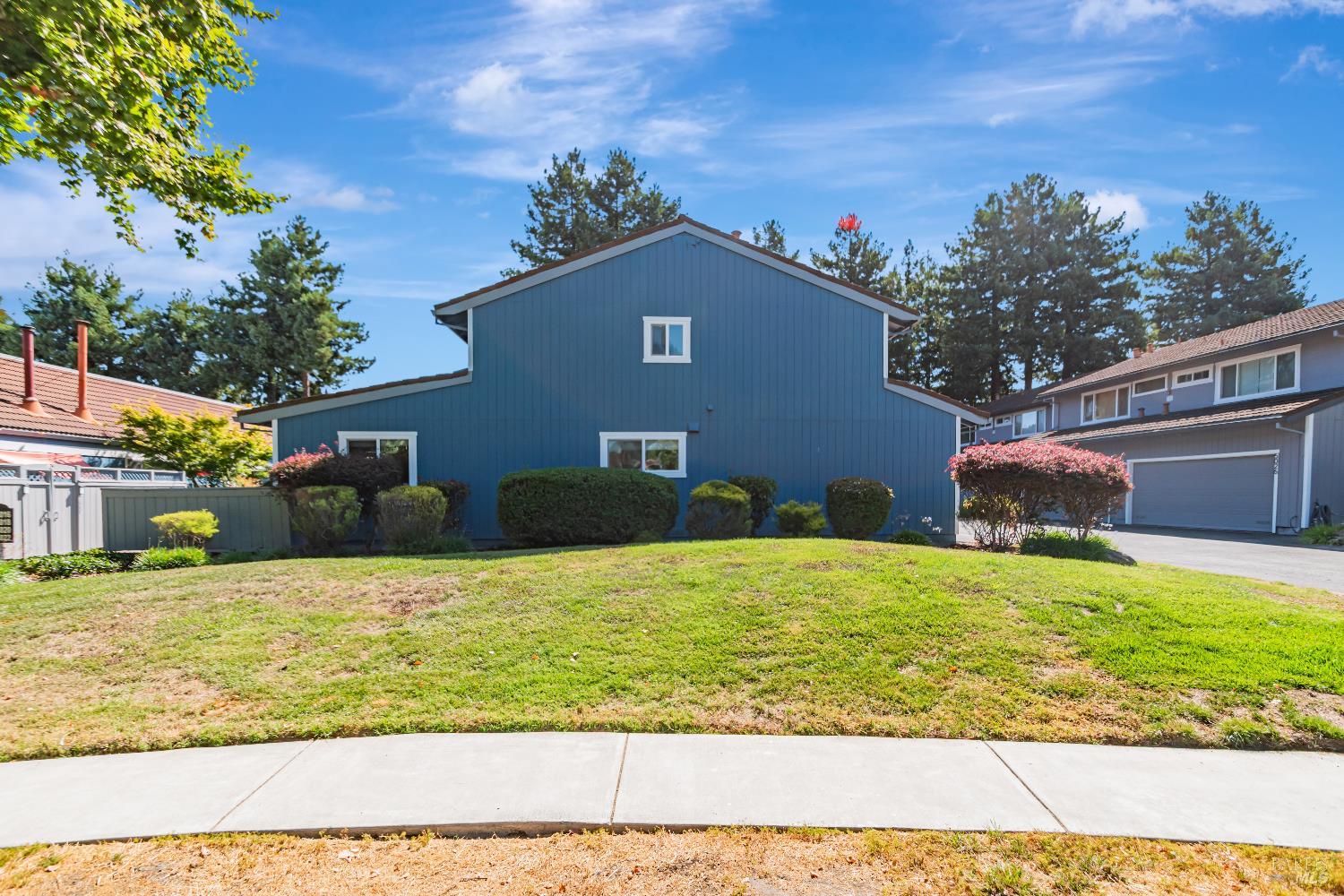 Detail Gallery Image 27 of 30 For 5016 Country Club Dr, Rohnert Park,  CA 94928 - 2 Beds | 1/1 Baths
