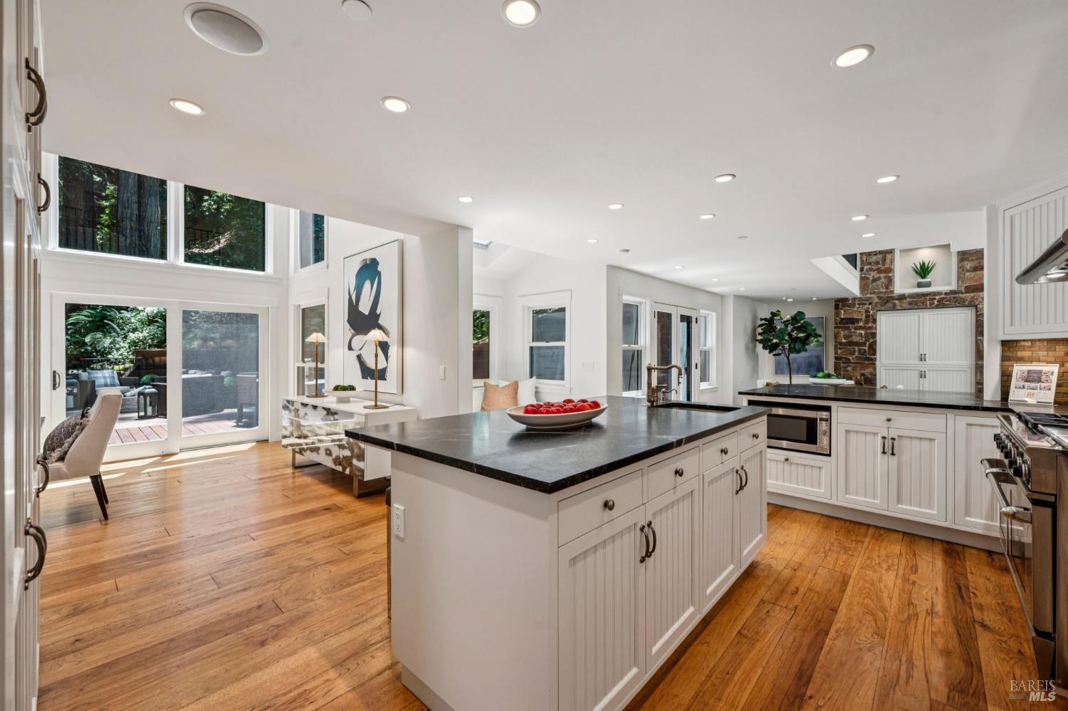 Detail Gallery Image 8 of 30 For 70 Westwood Dr, Kentfield,  CA 94904 - 5 Beds | 4/1 Baths