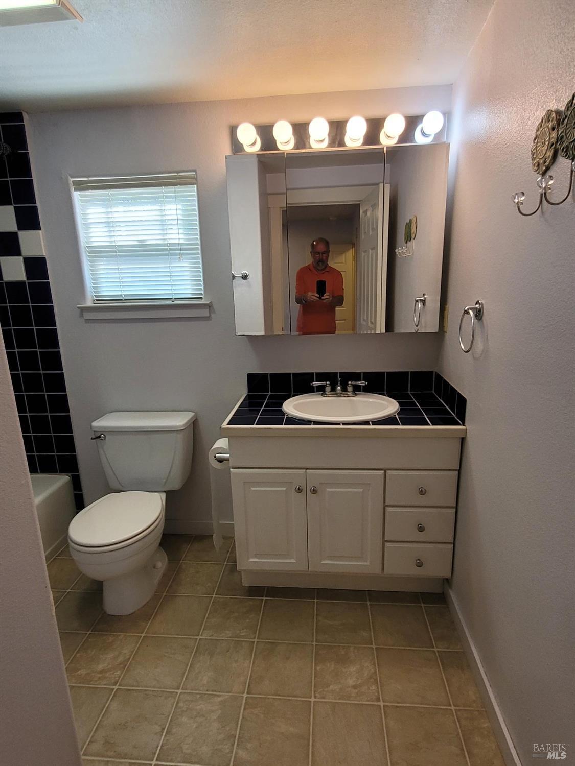 Detail Gallery Image 7 of 18 For 18135 Lucas Ave, Sonoma,  CA 95476 - 2 Beds | 2 Baths
