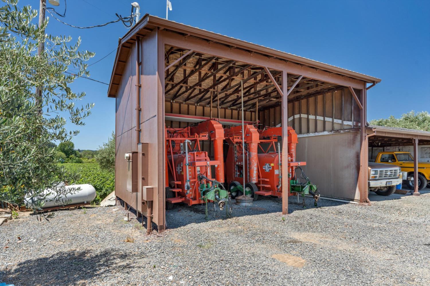 Detail Gallery Image 17 of 37 For 1558 Magnolia Dr, Healdsburg,  CA 95448 - 3 Beds | 2/1 Baths