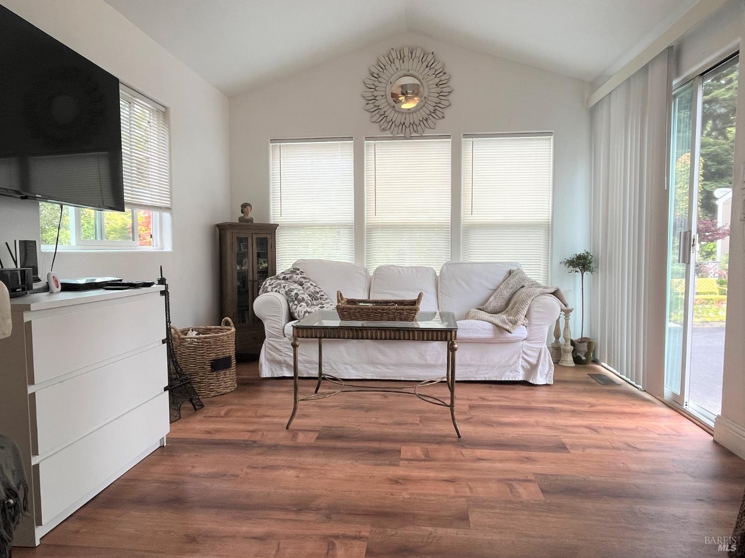 Detail Gallery Image 4 of 15 For 22900 Sylvan Way 6, Monte Rio,  CA 95462 - 1 Beds | 1 Baths