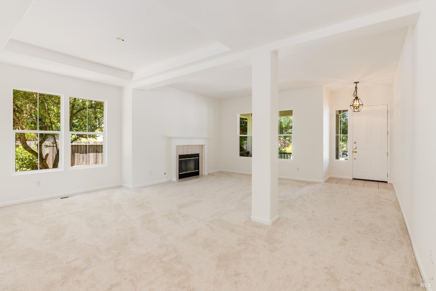Detail Gallery Image 3 of 36 For 5795 Desoto Dr, Santa Rosa,  CA 95409 - 4 Beds | 3 Baths