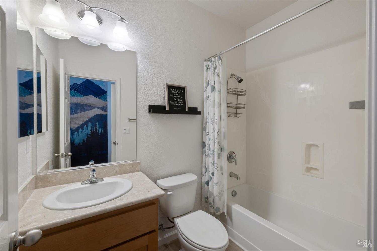 Detail Gallery Image 19 of 63 For 5294 Gramercy Cir, Fairfield,  CA 94533 - 5 Beds | 3/1 Baths