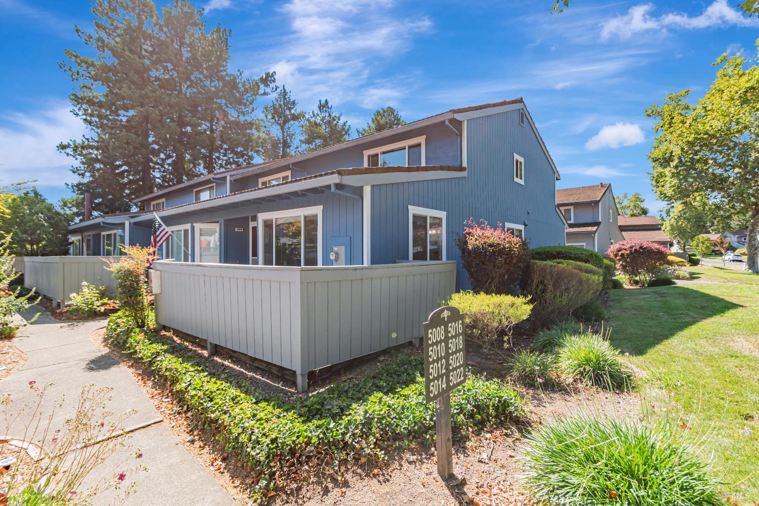 Detail Gallery Image 1 of 30 For 5016 Country Club Dr, Rohnert Park,  CA 94928 - 2 Beds | 1/1 Baths
