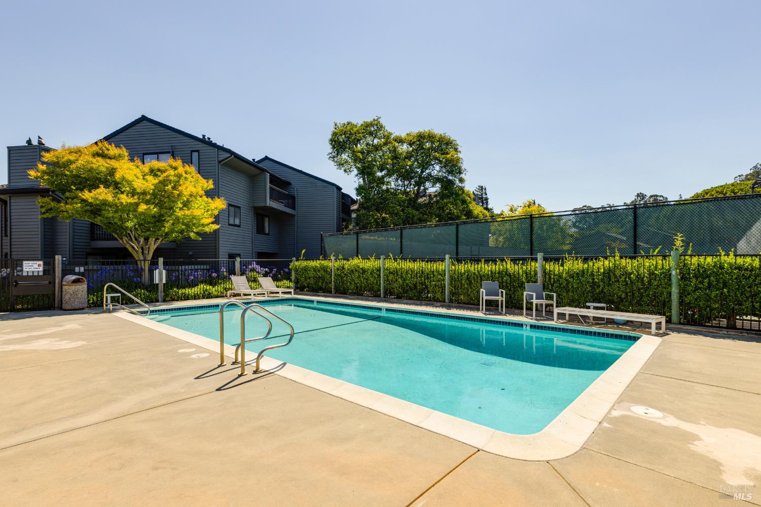 Detail Gallery Image 26 of 34 For 62 Cypress Pl, Sausalito,  CA 94965 - 2 Beds | 2 Baths