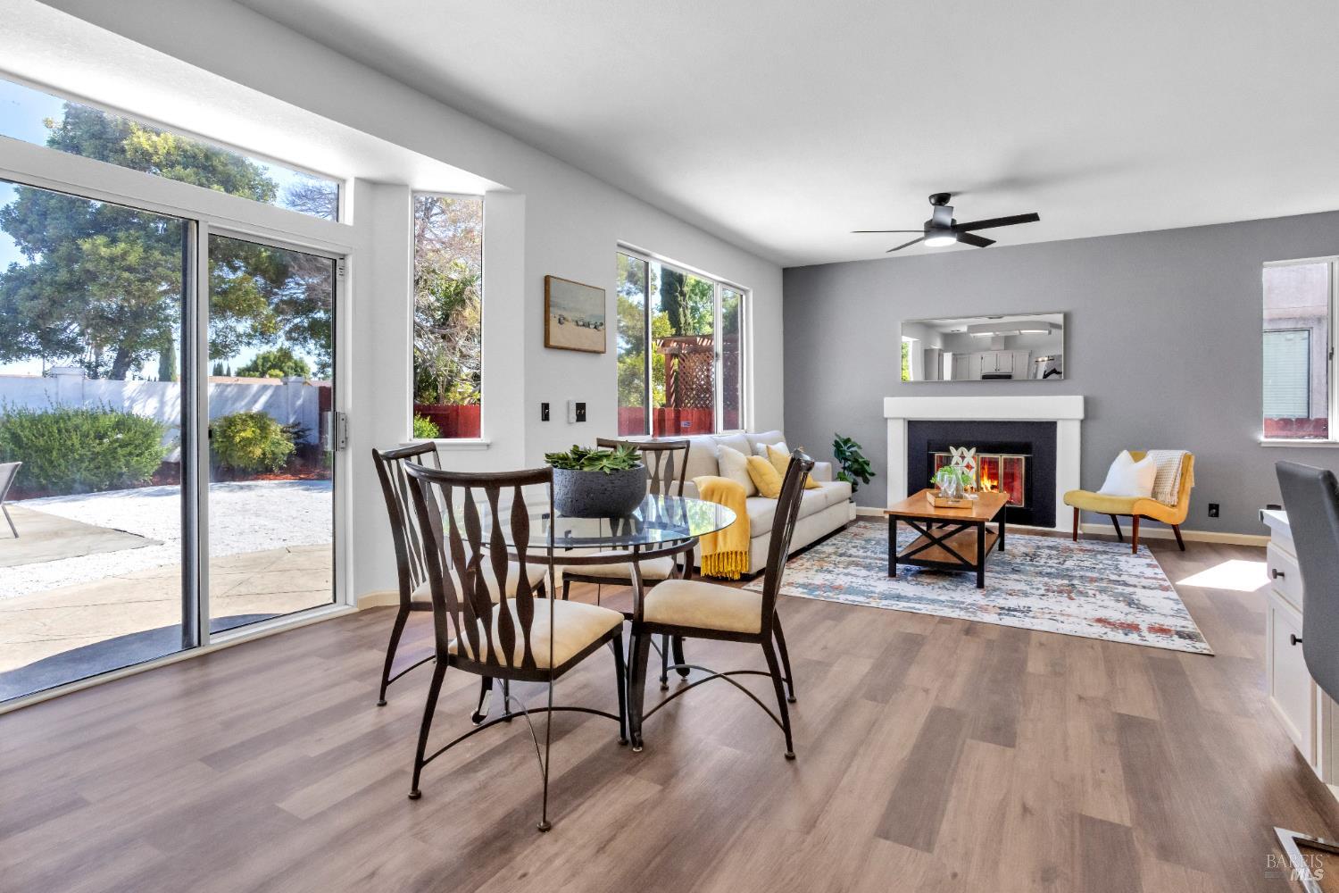 Detail Gallery Image 12 of 35 For 1042 Armsby Way, Suisun City,  CA 94585 - 3 Beds | 2/1 Baths