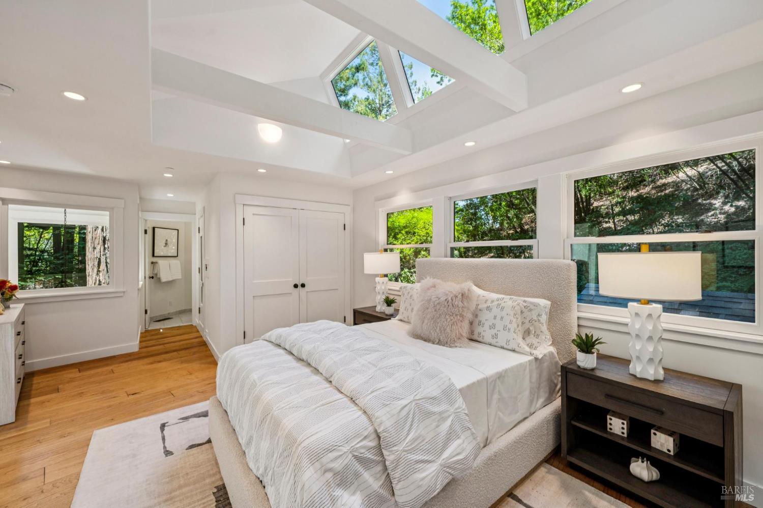 Detail Gallery Image 19 of 30 For 70 Westwood Dr, Kentfield,  CA 94904 - 5 Beds | 4/1 Baths
