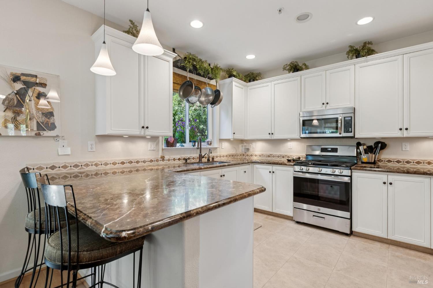 Detail Gallery Image 8 of 38 For 128 Baypoint Dr, San Rafael,  CA 94901 - 3 Beds | 2/1 Baths