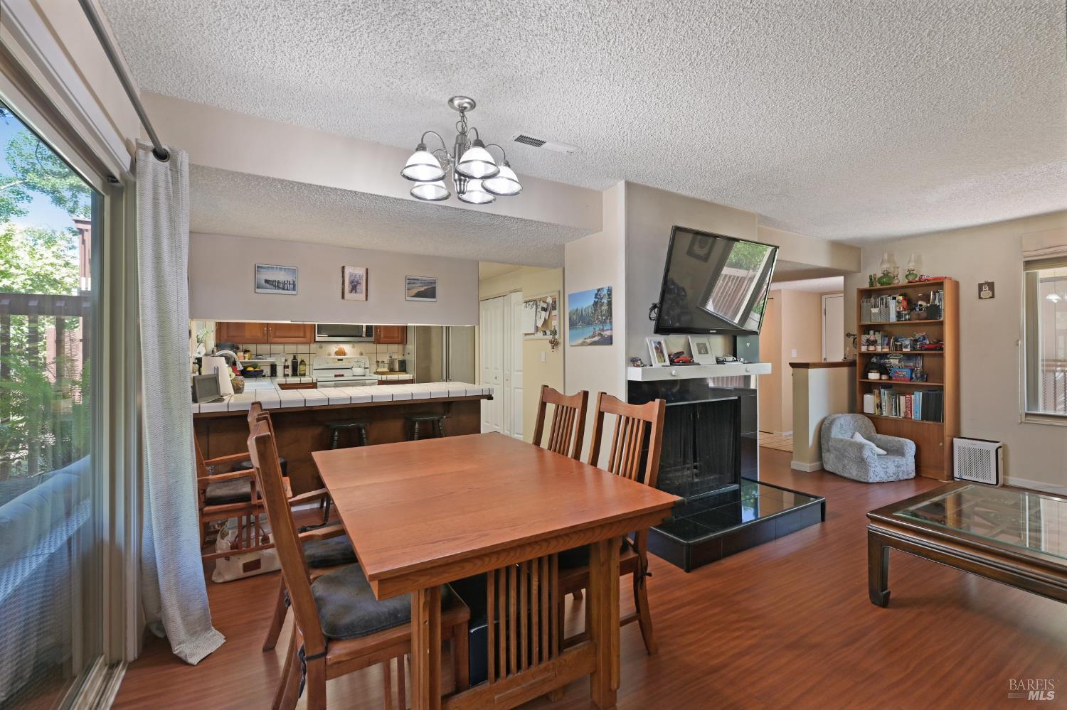 Detail Gallery Image 7 of 32 For 55 Salvatore Dr, Novato,  CA 94949 - 3 Beds | 2/1 Baths