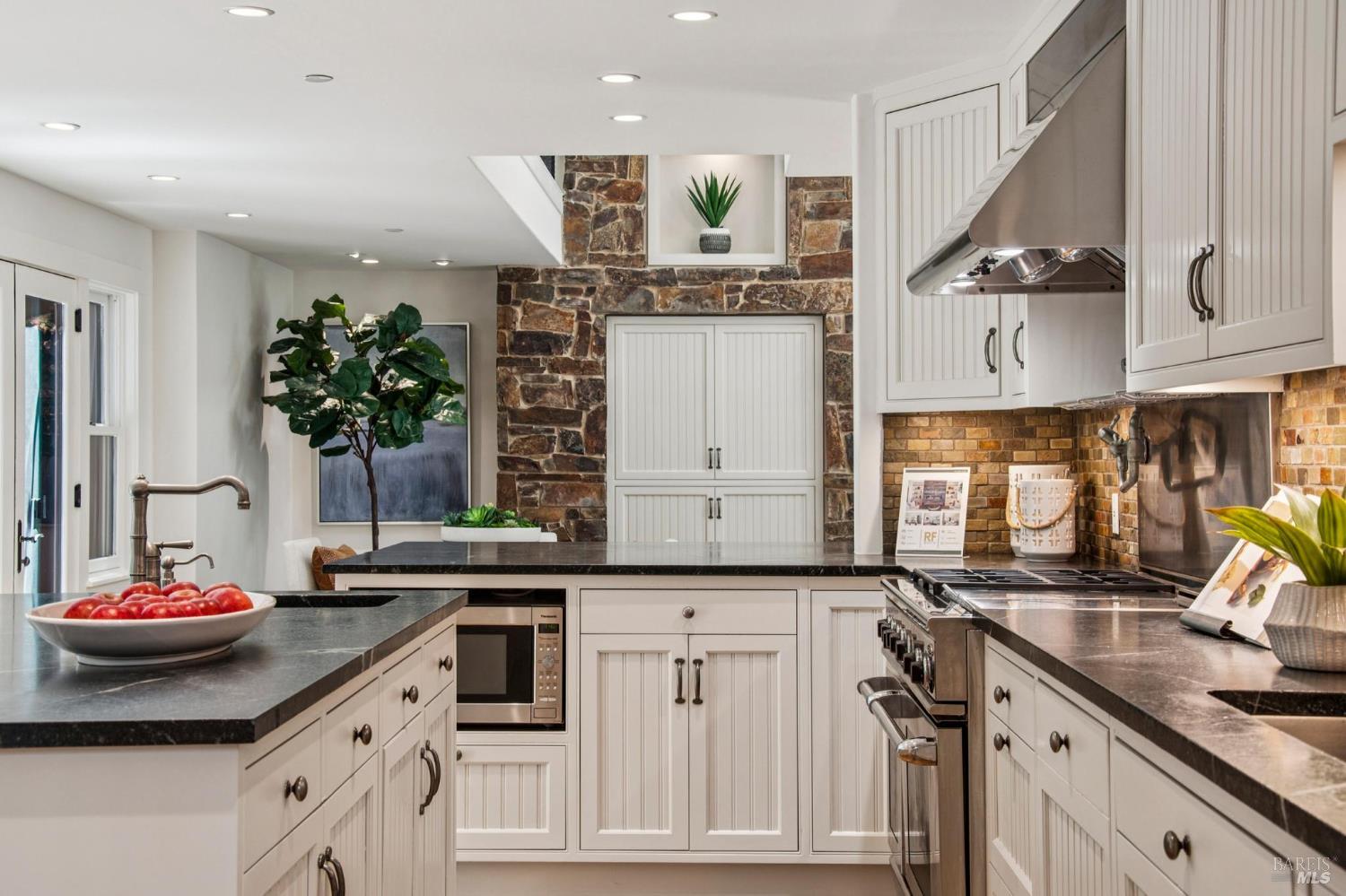 Detail Gallery Image 11 of 30 For 70 Westwood Dr, Kentfield,  CA 94904 - 5 Beds | 4/1 Baths