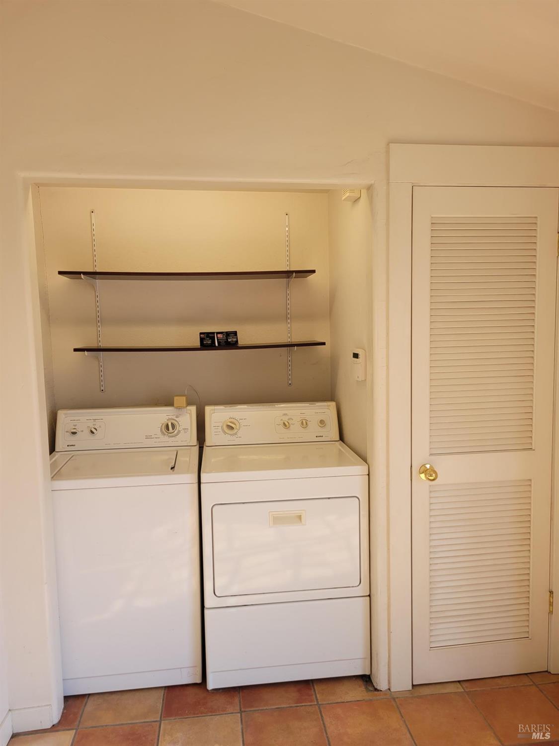 Detail Gallery Image 12 of 18 For 18135 Lucas Ave, Sonoma,  CA 95476 - 2 Beds | 2 Baths